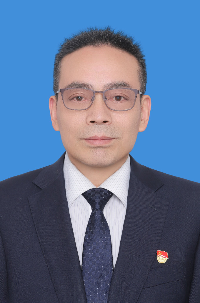 趙 云 德（黨委副書記、副董事長、總經(jīng)理）